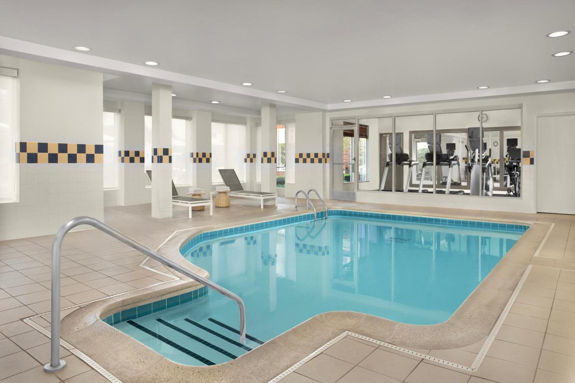 Hilton Garden Inn Хоффман-Эстейтс Экстерьер фото