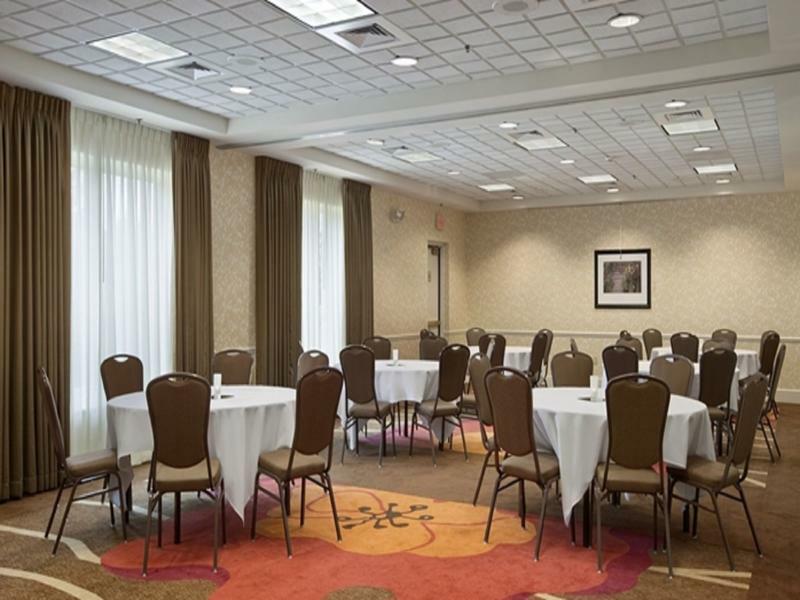 Hilton Garden Inn Хоффман-Эстейтс Экстерьер фото